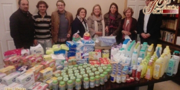 Afligidos entregó a Red Madre los productos recogidos en el Besamano de la Amargura