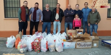 La cuadrilla del Nazareno entrega más de 700 kilos de alimentos a Cáritas de la Ardila