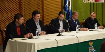 El arraigo castrense de las hermandades a debate en la mesa redonda del Club Naval