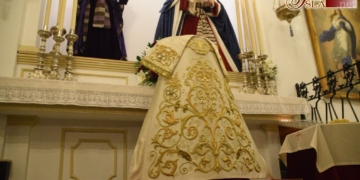 Bendecida nueva saya bordada para la Virgen de la Estrella y un cíngulo para Cristo Rey