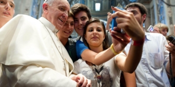 Hoy una mesa redonda debatirá sobre el papel de los jóvenes y su responsabilidad en la Iglesia