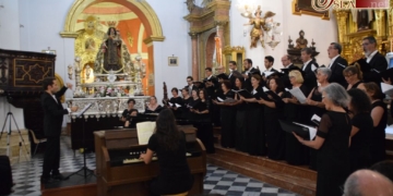 Excepcional concierto del conjunto vocal Virelay a las plantas de la Virgen del Carmen