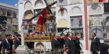 Jesús Nazareno llegó a la capilla de Desamparados tras un emotivo paso por el cementerio