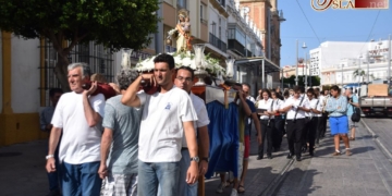 La Virgen del Carmen de la AA.VV. Patrona del Mar procesionó esta mañana