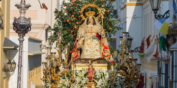 La Divina Pastora, entre nardos y marchas clásicas, vuelve a reinar en un 15 de agosto completo de emociones