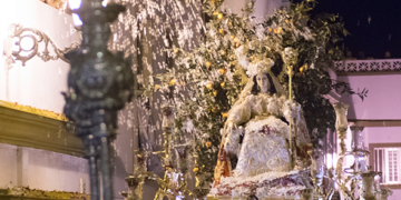Llovió el 15 de agosto… en forma de pétalos de devoción a la Divina Pastora