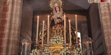 La Virgen de los Dolores presidió un rosario de antorchas en la jornada de su festividad