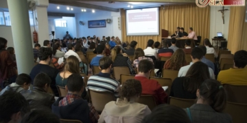 Más de un centenar de jóvenes arropan al encuentro organizado por Afligidos