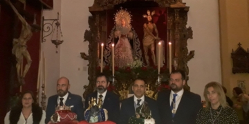 Los emisarios de los Reyes Magos recibieron sus coronas en la Hermandad de Columna