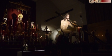 El Vía-Crucis por el interior del templo acorta la espera del Domingo de Pasión en la Ardila