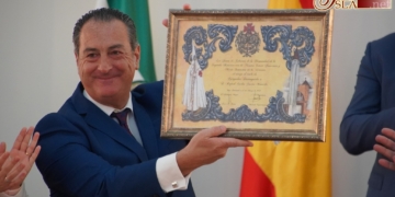 Rafael Carlos Castro Menacho recibió el galardón del cargador distinguido de la Resurrección