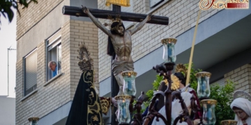Cuando nada puede ante el empuje de unos cofrades: Vera-Cruz en las calles de La Isla
