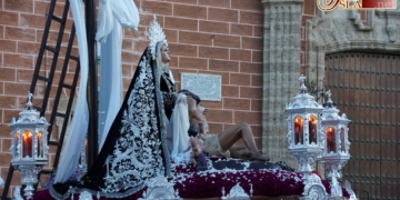 Caridad y Salvación: La devoción y la elegancia en el luto del barrio de San Francisco