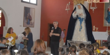 Flores, poesías y canciones de los escolares a la Virgen del Amor por el mes de mayo