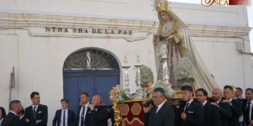 La Virgen de la Paz salió en rosario de antorchas por las calles del barrio de la Casería
