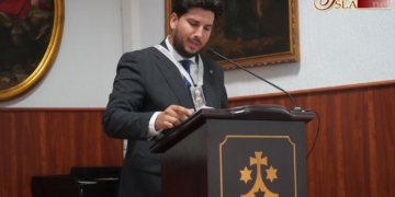 Ismael Villa presentó el cartel que anuncia a falta de un mes la salida de la Virgen del Carmen