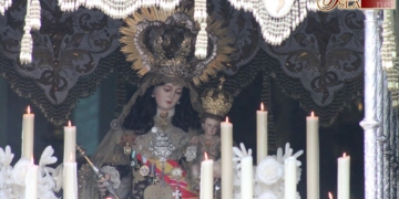 Calor y devoción para acompañar en Cádiz a la Virgen del Carmen en su salida