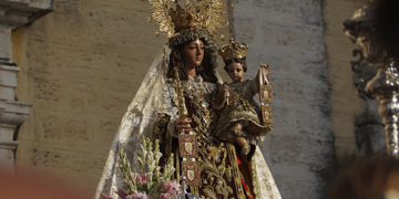 Del Ángelus a la Salve: veinte horas de espera y cuatro de gloria carmelitana