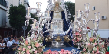 La sevillana Virgen del Juncal procesionó por las calles de su barrio