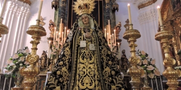 El Septenario de Servitas de Cádiz culmina con el Besamano a la Virgen de los Dolores