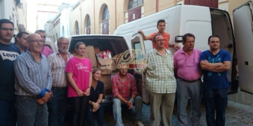 Nazareno y el Coro San Juan de la Cruz entregaron los víveres recogidos el pasado fin de semana