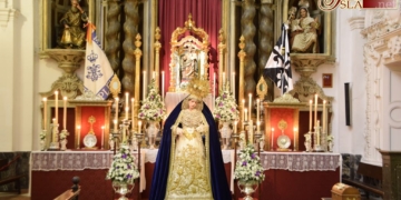 La Reina de Todos los Santos de Cádiz expuesta en devoto Besamano