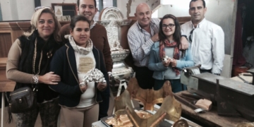 La junta de Caridad visita los avances en la ejecución de su paso en los Hermanos Delgado