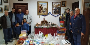 Cristo Rey entregó a Cáritas de San Francisco los alimentos recogidos en el ensayo solidario