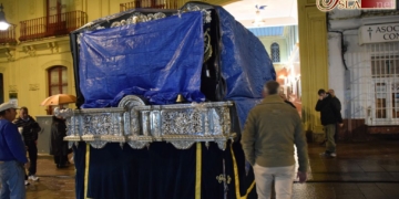La lluvia no impide el traslado del primer paso: El palio de la Estrella ya está en La Salle