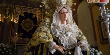 La Virgen de los Dolores expuesta en el que puede ser el último Besamano en esta fecha