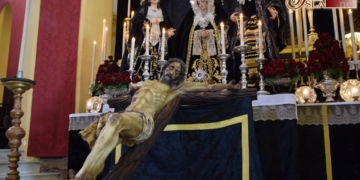 Los Servitas exponen en Besapié al Cristo de la Buena Muerte en la Iglesia Mayor