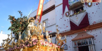 Macarena Rueda Vidal gana el concurso de exornos de la Divina Pastora
