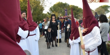 La procesión del Cristo de la Almadraba crece en público y esfuerzos