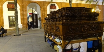 El paso del Cristo de la Sangre fue trasladado ayer a la capilla de los Desamparados