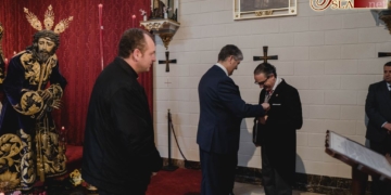 El pregonero recibió la medalla de Afligidos en la mañana del Domingo de Pasión