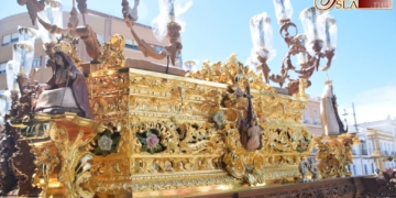 El paso de Santa Elena estrena en el traslado a San Francisco dorado e imaginería del frontal