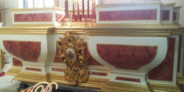 El altar de Gran Poder listo para ser colocado en la Sagrada Familia