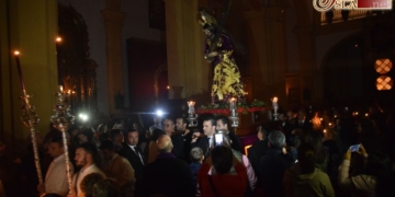 Jesús Nazareno fue trasladado en la noche de ayer al altar desde el que presidirá el Quinario