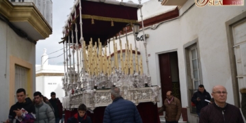 El palio de la Trinidad recorre parte de su nuevo itinerario en el traslado a la Iglesia Mayor