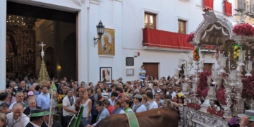 Las salidas de las hermandades de Sevilla aumentan el número de rocieros en camino