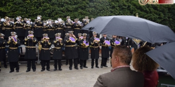 La lluvia no impide a los cofrades disfrutar del V certamen de marchas de la Caridad