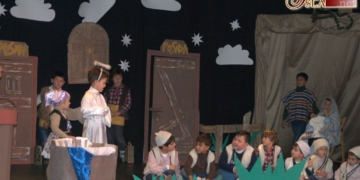 Los más pequeños del Nazareno escenificaron el cuento de Navidad más solidario