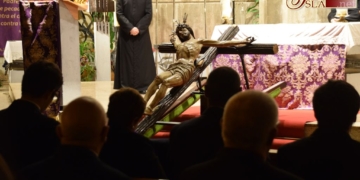 Vera-Cruz celebró su Vía-Crucis anual en el interior del Santo Cristo a causa de la lluvia