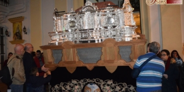 El paso de misterio de la Hermandad de la Caridad el primero en llegar a San Francisco