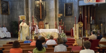 Los cofrades de Afligidos han iniciado hoy el Triduo eucarístico en el Santo Cristo