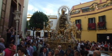 La Virgen del Carmen llenó de fervor la sevillana feligresía de San Gil