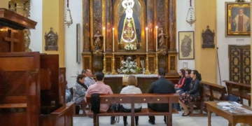 Los cofrades de Servitas rezaron el Rosario ante la Virgen de los Dolores