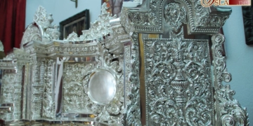 Las capillas de las esquinas traseras del paso de Caridad, estreno para el Martes Santo