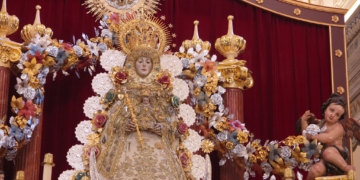 La Virgen del Rocío ataviada con el traje de los Montpensier para la Novena