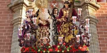 Nazareno, Dolores, San Juan y Magdalena sobre el antiguo paso para el Pontifical
